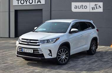 Позашляховик / Кросовер Toyota Highlander 2017 в Луцьку