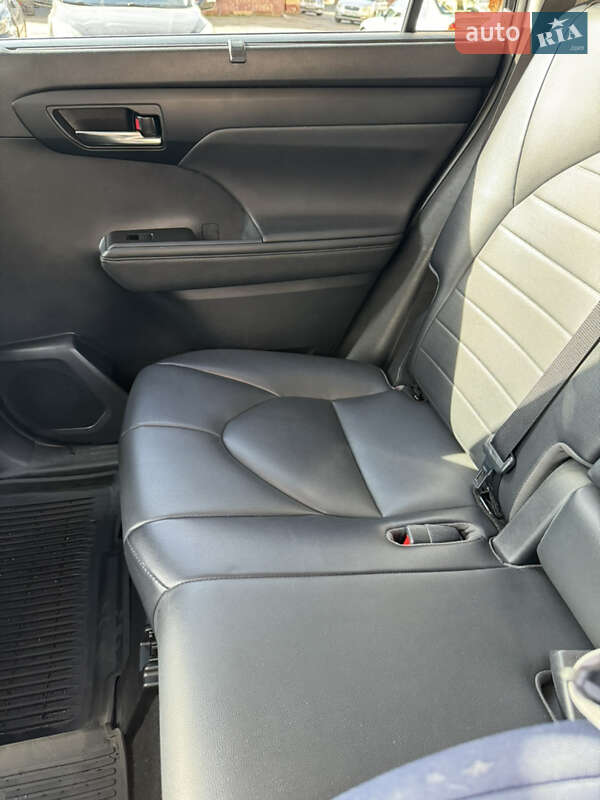 Внедорожник / Кроссовер Toyota Highlander 2020 в Киеве