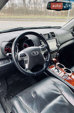 Внедорожник / Кроссовер Toyota Highlander 2013 в 