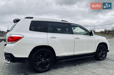 Внедорожник / Кроссовер Toyota Highlander 2013 в 