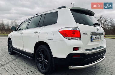 Внедорожник / Кроссовер Toyota Highlander 2013 в 