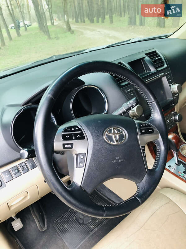 Позашляховик / Кросовер Toyota Highlander 2011 в Полтаві