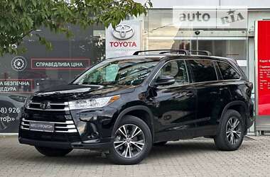 Внедорожник / Кроссовер Toyota Highlander 2018 в Ужгороде