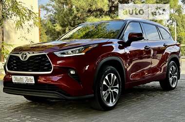 Позашляховик / Кросовер Toyota Highlander 2022 в Дніпрі