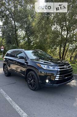 Позашляховик / Кросовер Toyota Highlander 2017 в Києві