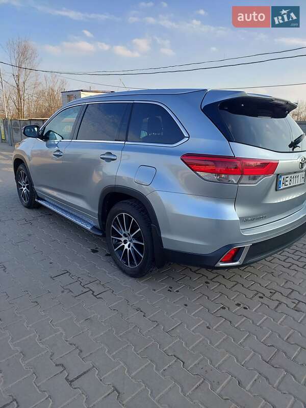 Позашляховик / Кросовер Toyota Highlander 2018 в Кривому Розі