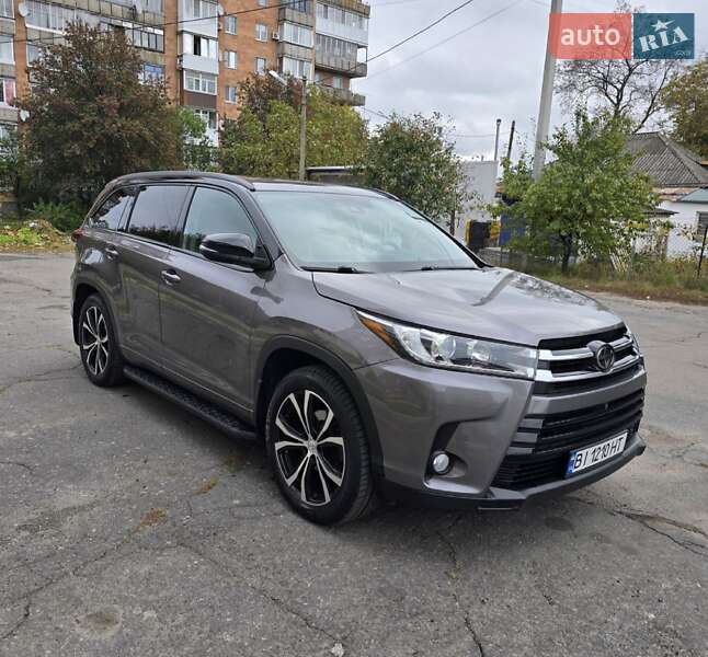 Внедорожник / Кроссовер Toyota Highlander 2018 в 