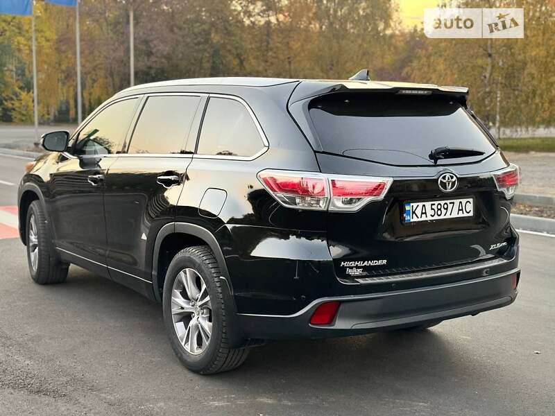 Позашляховик / Кросовер Toyota Highlander 2015 в Лубнах