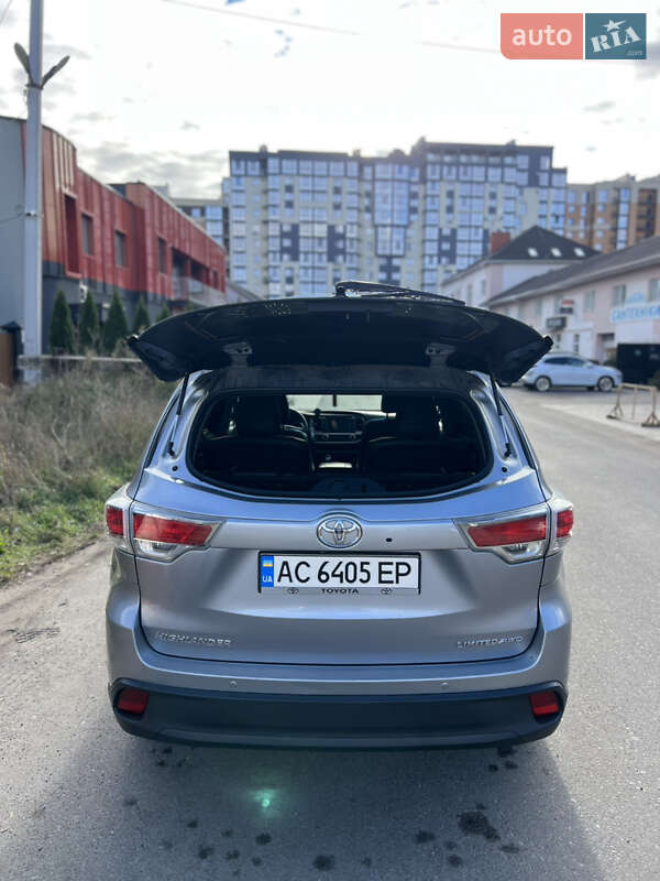 Внедорожник / Кроссовер Toyota Highlander 2016 в Луцке