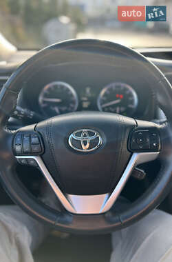 Внедорожник / Кроссовер Toyota Highlander 2016 в 