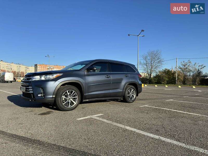 Позашляховик / Кросовер Toyota Highlander 2019 в Чернівцях