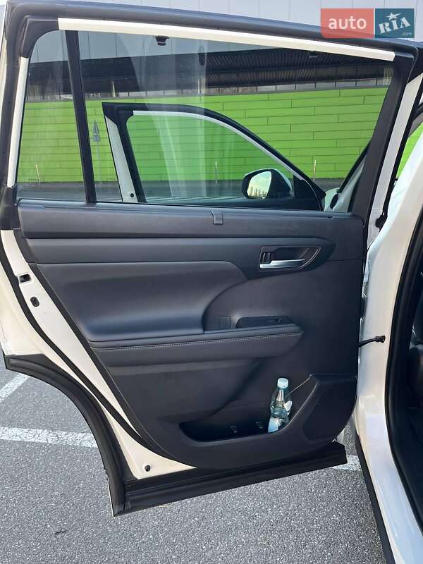 Позашляховик / Кросовер Toyota Highlander 2021 в Києві