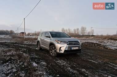 Внедорожник / Кроссовер Toyota Highlander 2018 в Чернигове