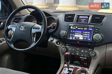 Внедорожник / Кроссовер Toyota Highlander 2011 в 