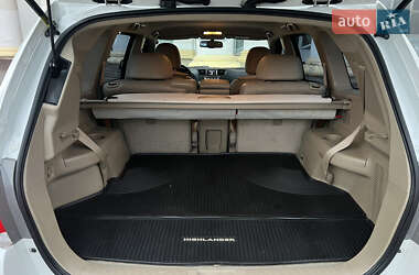 Внедорожник / Кроссовер Toyota Highlander 2011 в 