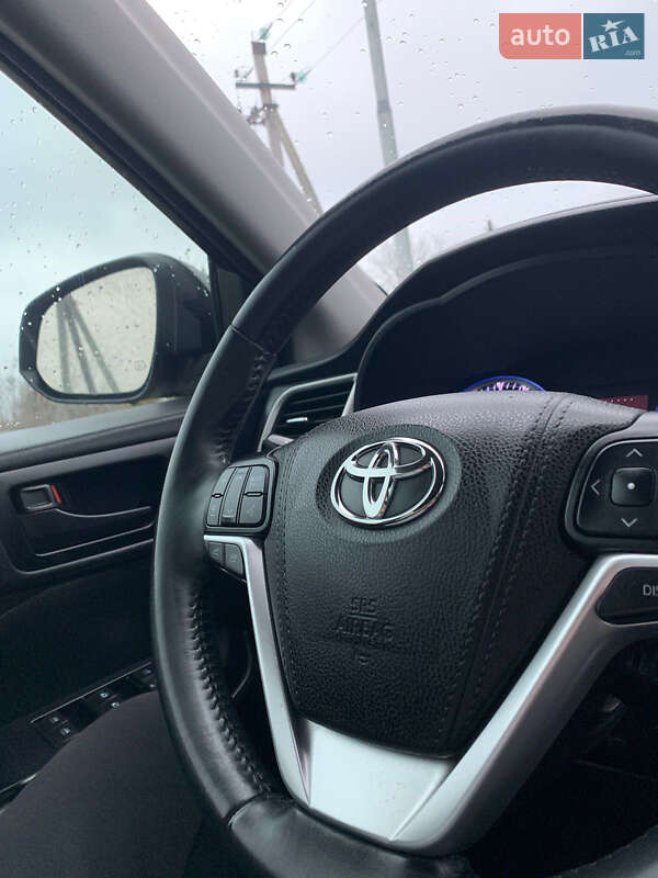 Внедорожник / Кроссовер Toyota Highlander 2015 в Львове