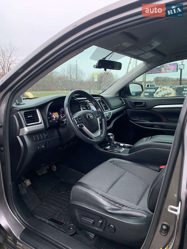 Внедорожник / Кроссовер Toyota Highlander 2015 в Львове