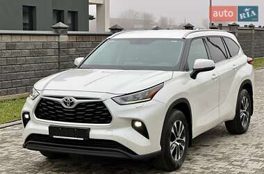 Позашляховик / Кросовер Toyota Highlander 2020 в Рівному