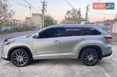 Внедорожник / Кроссовер Toyota Highlander 2017 в Одессе