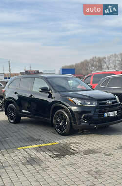 Внедорожник / Кроссовер Toyota Highlander 2018 в Черновцах