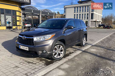 Позашляховик / Кросовер Toyota Highlander 2016 в Львові