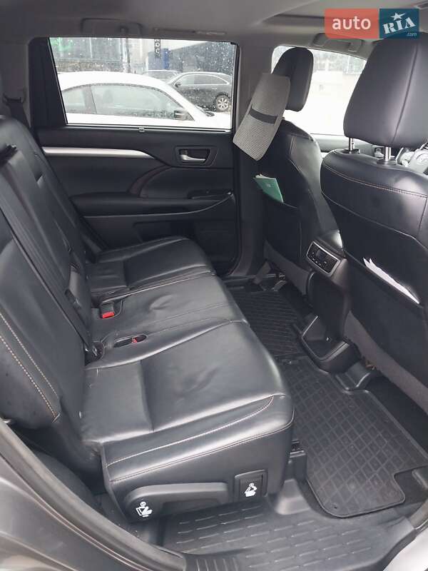 Позашляховик / Кросовер Toyota Highlander 2015 в Одесі