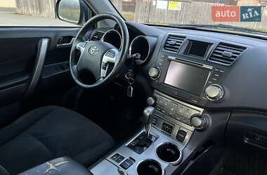 Позашляховик / Кросовер Toyota Highlander 2011 в Сваляві