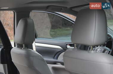Внедорожник / Кроссовер Toyota Highlander 2017 в 