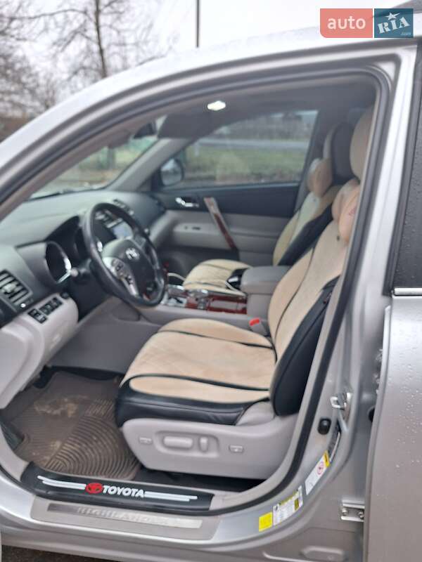 Позашляховик / Кросовер Toyota Highlander 2013 в Монастирищеві