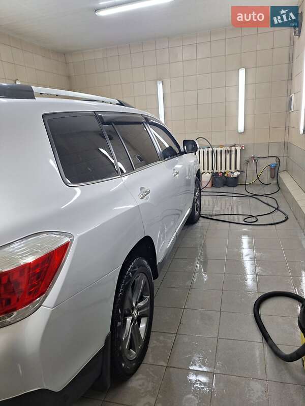 Позашляховик / Кросовер Toyota Highlander 2013 в Монастирищеві