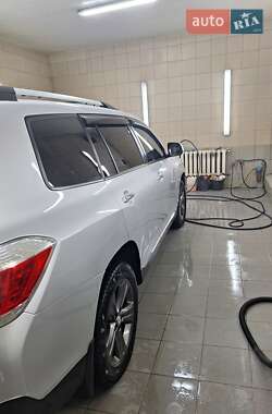 Внедорожник / Кроссовер Toyota Highlander 2013 в 