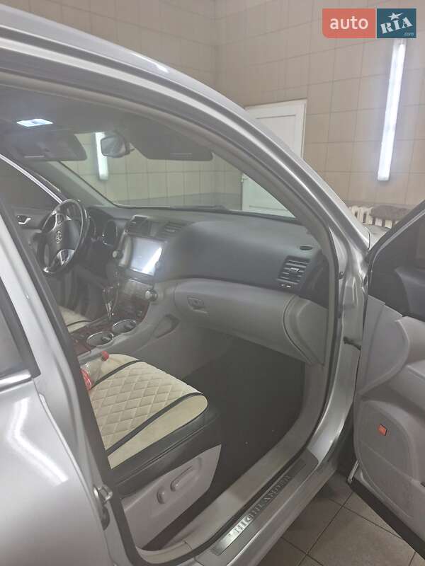 Позашляховик / Кросовер Toyota Highlander 2013 в Монастирищеві