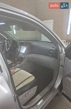 Внедорожник / Кроссовер Toyota Highlander 2013 в 