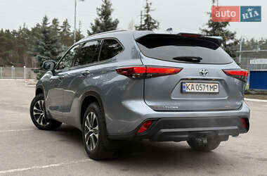 Внедорожник / Кроссовер Toyota Highlander 2021 в 