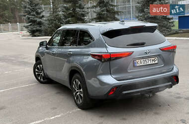 Внедорожник / Кроссовер Toyota Highlander 2021 в 