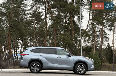 Внедорожник / Кроссовер Toyota Highlander 2021 в 