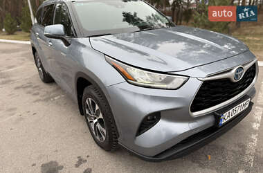 Внедорожник / Кроссовер Toyota Highlander 2021 в 