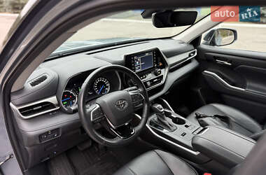 Внедорожник / Кроссовер Toyota Highlander 2021 в 