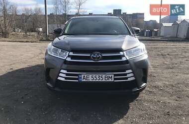 Внедорожник / Кроссовер Toyota Highlander 2017 в Днепре