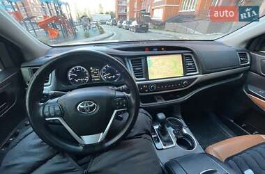 Позашляховик / Кросовер Toyota Highlander 2017 в Києві