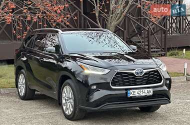 Внедорожник / Кроссовер Toyota Highlander 2023 в 