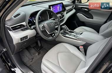 Внедорожник / Кроссовер Toyota Highlander 2023 в 