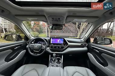 Внедорожник / Кроссовер Toyota Highlander 2023 в 