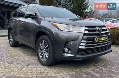 Позашляховик / Кросовер Toyota Highlander 2017 в Львові