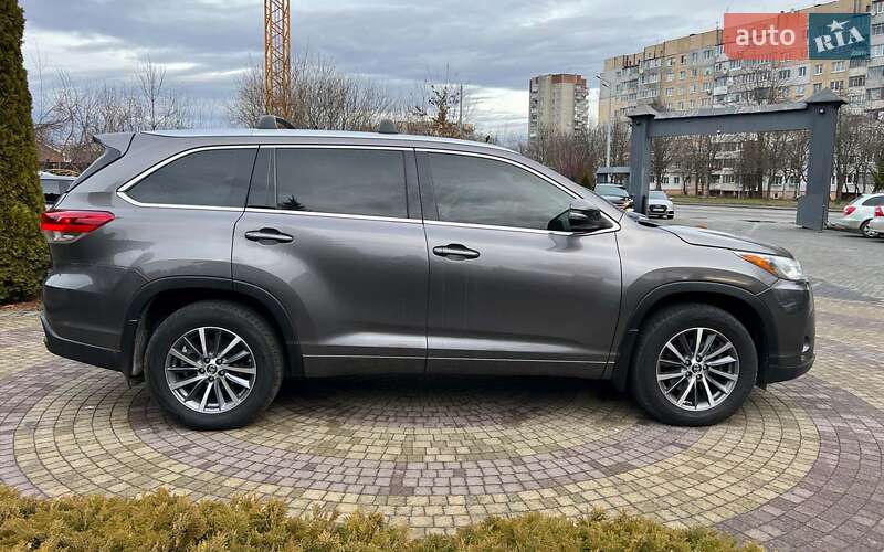 Позашляховик / Кросовер Toyota Highlander 2017 в Львові