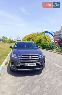 Позашляховик / Кросовер Toyota Highlander 2019 в Києві