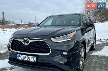 Позашляховик / Кросовер Toyota Highlander 2022 в Львові