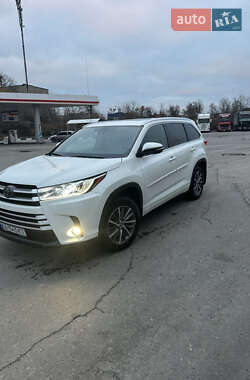 Позашляховик / Кросовер Toyota Highlander 2017 в Бучі