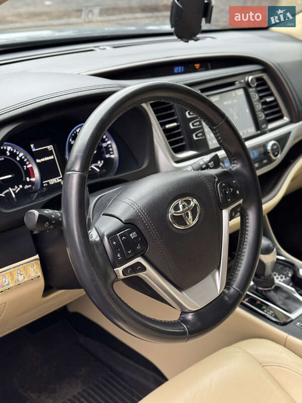 Внедорожник / Кроссовер Toyota Highlander 2017 в Барышевке фото 12 Внедорожник / Кроссовер Toyota Highlander 2017 в Барышевке