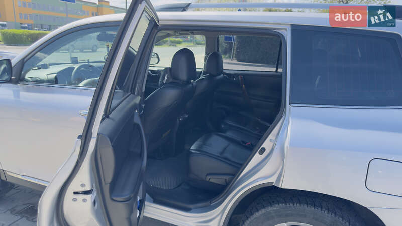 Внедорожник / Кроссовер Toyota Highlander 2011 в Львове